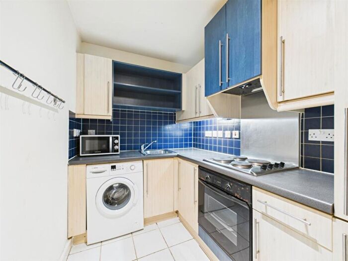 1 Bedroom Apartment For Sale In Bishops Court, Folgate Street, London, E1
