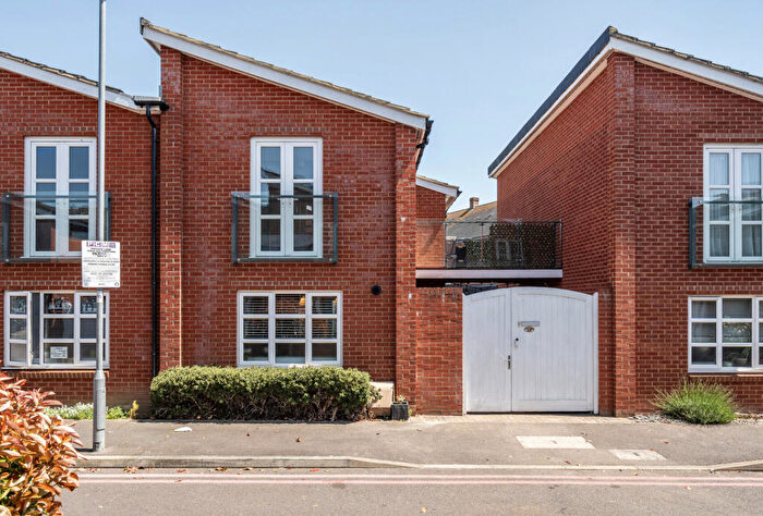 2 Bedroom Semi Detached House For Sale In Furlong Avenue, Mitcham, CR4
