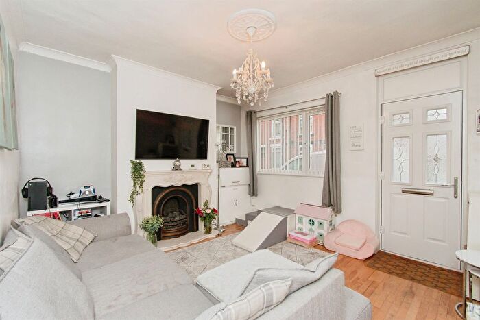 3 Bedroom Terraced House For Sale In Smawthorne Grove, Castleford, WF10