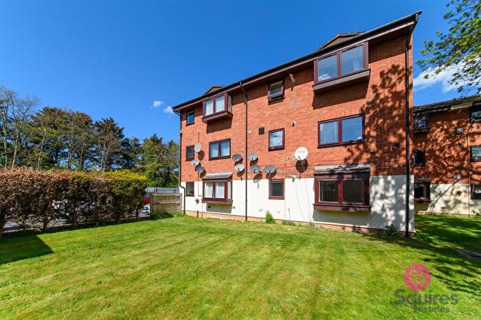 2 Bedroom Flat To Rent In Wheatley Close, Hendon, NW4