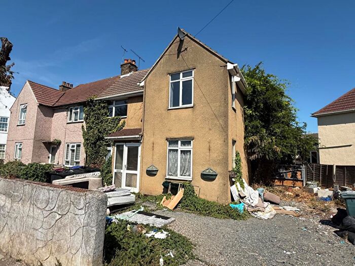 3 Bedroom Semi-Detached House For Sale In Sutton Road, Essex, SS2
