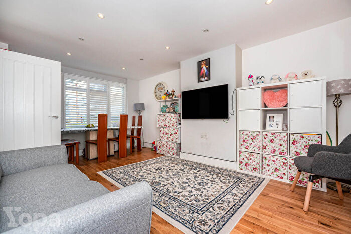 3 Bedroom Terraced House For Sale In Hilary Close, Erith, DA8