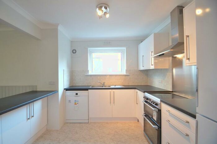 3 Bedroom Apartment To Rent In High Point, Weybridge, KT13