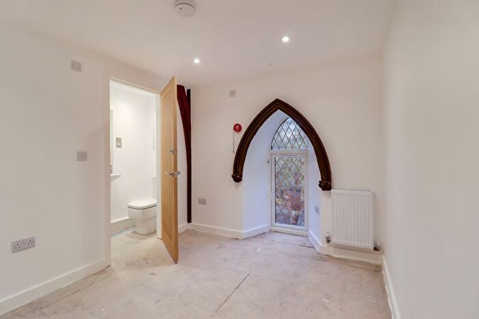 2 Bedroom Flat For Sale In Longcross Road, Longcross, Chertsey, KT16