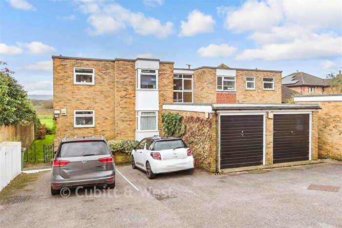 2 Bedroom Flat For Sale In Lower Street, Pulborough, West Sussex, RH20