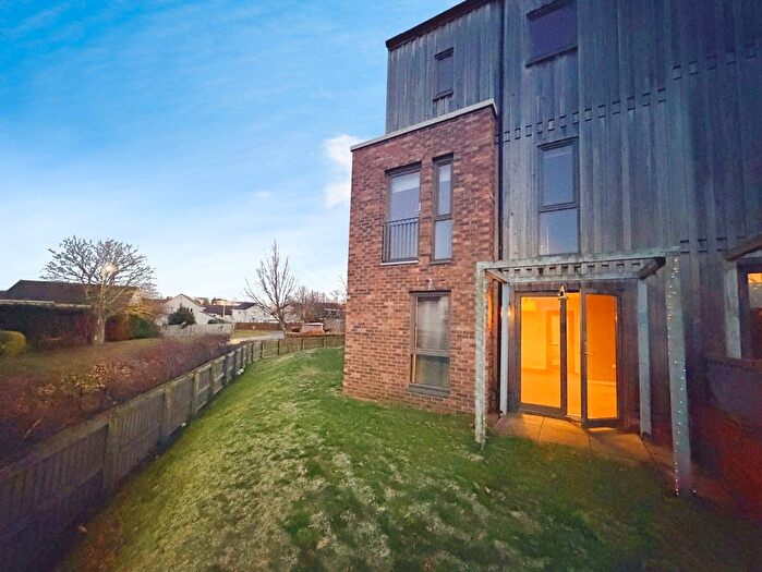 4 Bedroom Town House To Rent In Lang Rigg, Edinburgh, EH30