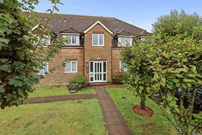 1 Bedroom Flat To Rent In Honeycrag Close, Polegate, BN26