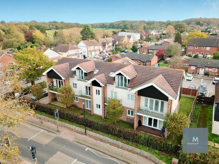 2 Bedroom Flat To Rent In Abridge Road, Chigwell, IG7