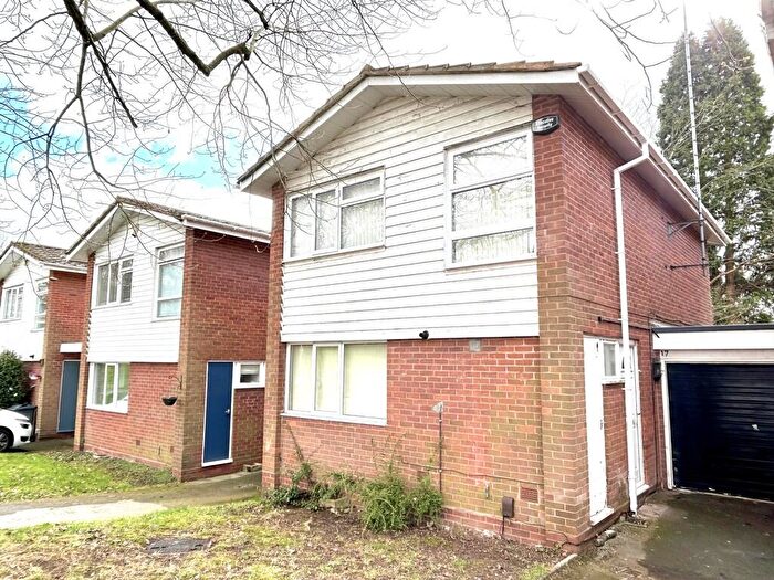 3 Bedroom Link Detached House For Sale In Chancellor Close, Birmingham, B15