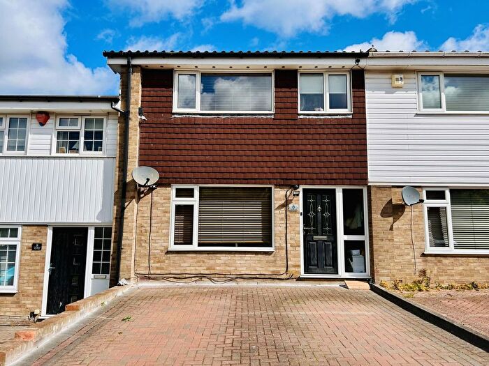 3 Bedroom Terraced House For Sale In The Braes, Higham, ME3