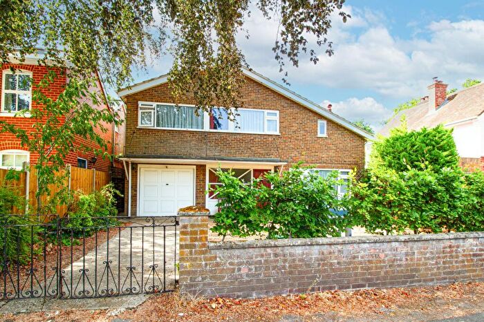 4 Bedroom Detached House For Sale In Wellington Avenue, Fleet, GU51