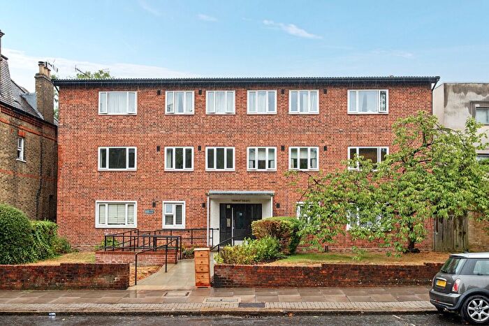 2 Bedroom Flat For Sale In Keswick Road, London, SW15