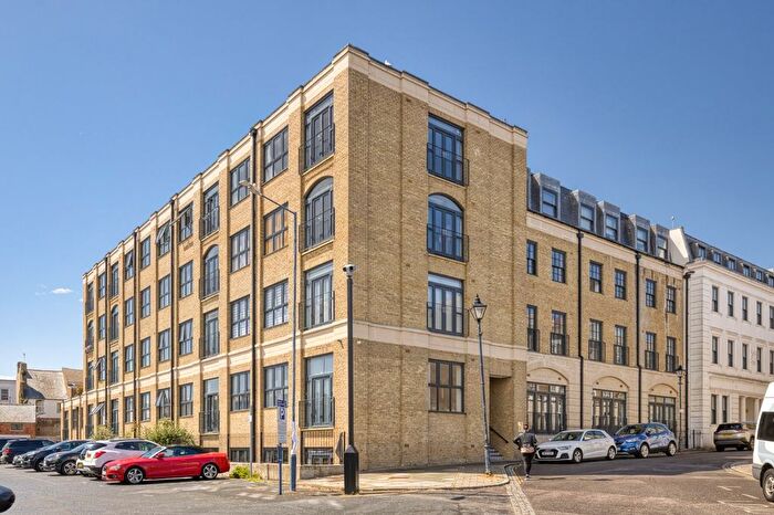 2 Bedroom Flat For Sale In Queensbridge Drive, Ramsgate, Kent, CT11