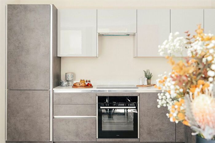 1 Bedroom Flat For Sale In Chiswick High Road, London, W4