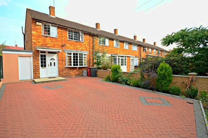 2 Bedroom End Of Terrace House To Rent In Lynch Hill Lane, Slough, SL2