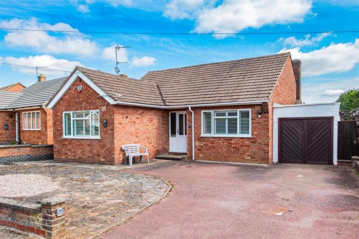 3 Bedroom Bungalow For Sale In Westhill Drive, Kettering, NN15