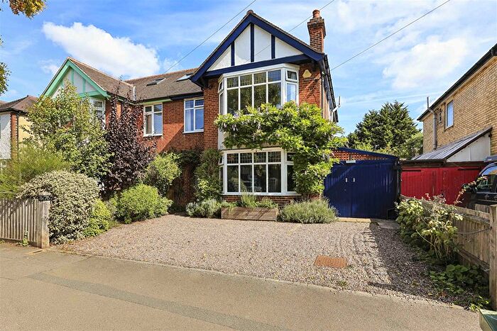 5 Bedroom Semi-Detached House For Sale In Gilbert Road, Cambridge, CB4