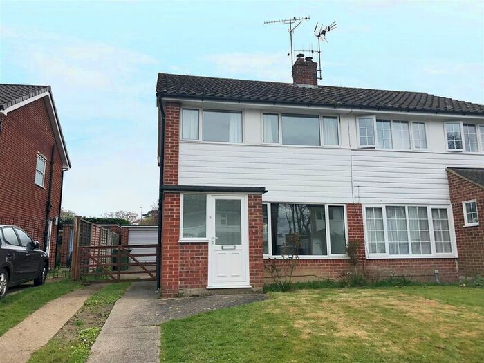 3 Bedroom Property To Rent In Redwing Close, Horsham, RH13