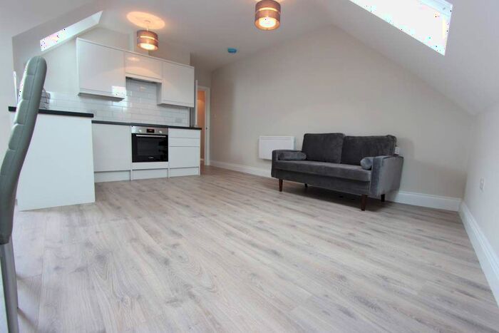 1 Bedroom Flat To Rent In Chase Side, London, N14