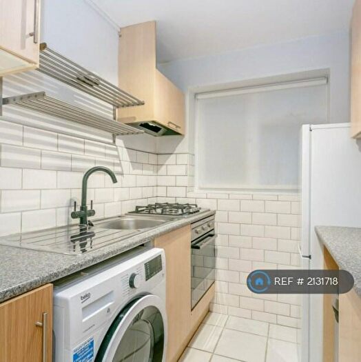 3 Bedroom Flat To Rent In Norfolk Court, Brighton, BN1