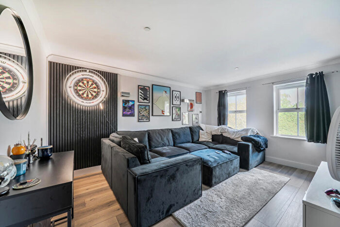 2 Bedroom Apartment For Sale In Ashlar Court, Marlborough Road, SN3