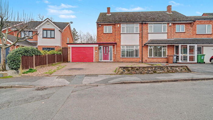 3 Bedroom Semi Detached House For Sale In Leafield Road, Solihull, B92