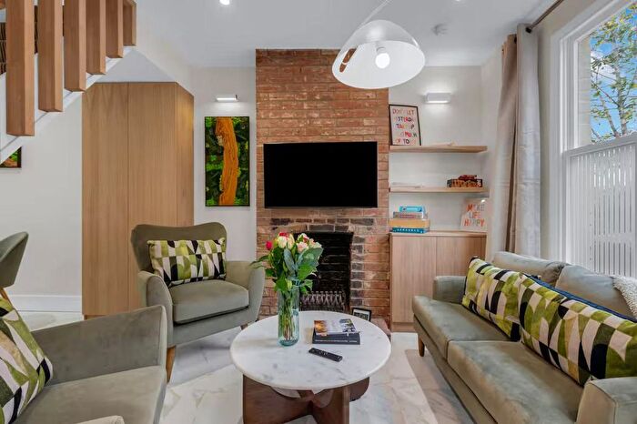 2 Bedroom Flat To Rent In City Of Canterbury, CT1