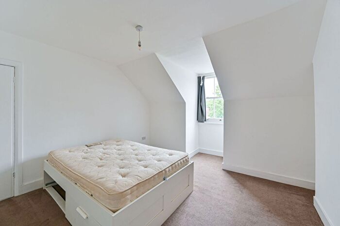 3 Bedroom Flat To Rent In Gleneagle Road, Streatham Common, London, SW16