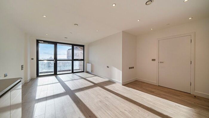 2 Bedroom Flat For Sale In South Way, Wembley, HA9