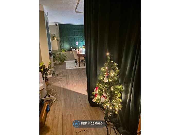 2 Bedroom Flat To Rent In Newland Street, London, E16