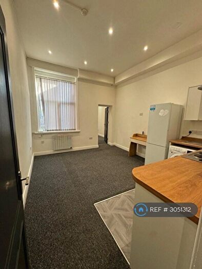 2 Bedroom Flat To Rent In Dickenson Road, Manchester, M13