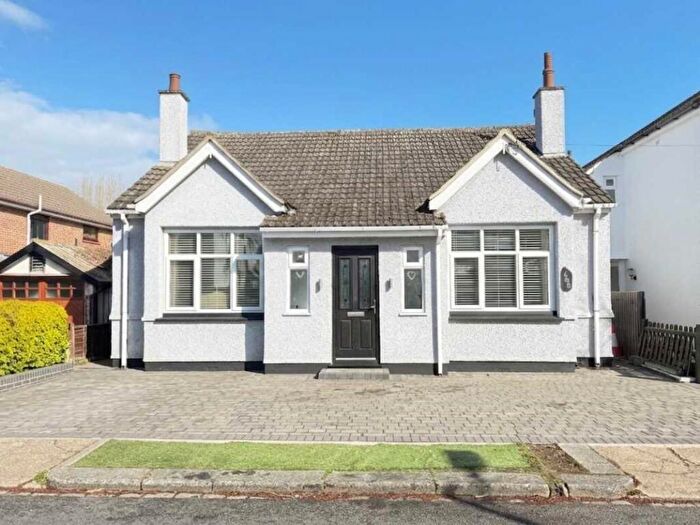 3 Bedroom Detached House For Sale In Leigh On Sea, SS9