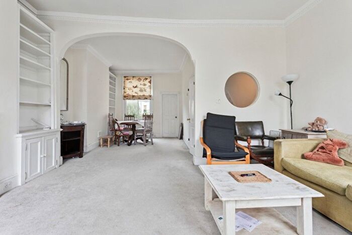 2 Bedroom Flat To Rent In Aldebert Terrace, SW8