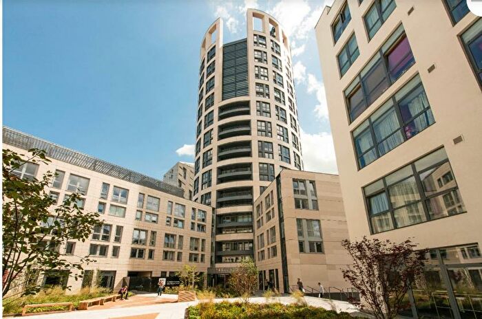 Apartment To Rent In City Road, London, EC1V