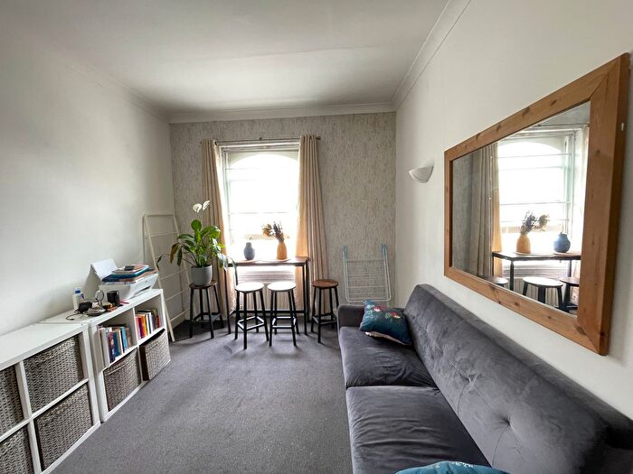 1 Bedroom Flat To Rent In Finborough Road, Earls Court / West Brompton, London, SW10