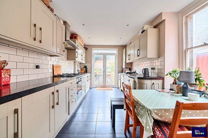 3 Bedroom Terraced House For Sale In Lidyard Road, N19
