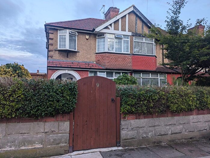3 Bedroom Semi-Detached House To Rent In The Fairway, Northolt, Greater London, UB5