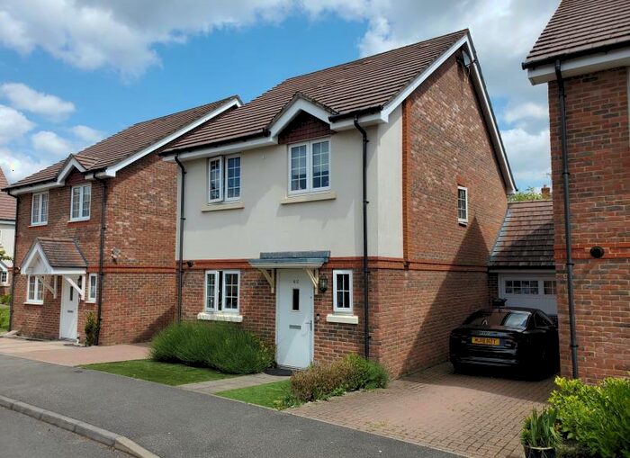 4 Bedroom Detached House To Rent In Knaphill, Surrey, GU21