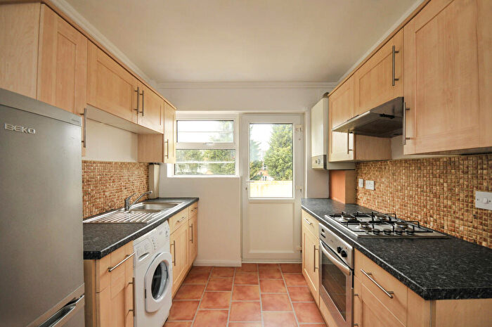 2 Bedroom Flat To Rent In Amblecote Road, London, SE12