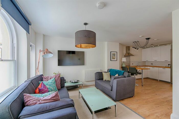 2 Bedroom Flat To Rent In High Street, Ware, SG12