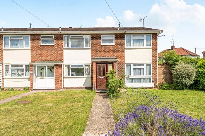 3 Bedroom End Of Terrace House For Sale In Byworth Close, Reading, RG2
