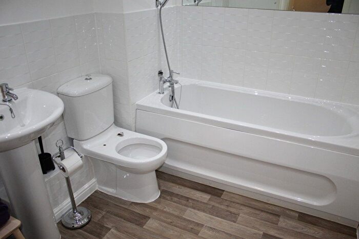 2 Bedroom Flat To Rent In Chancel Court, Solihull, West Midlands, B91