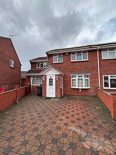 4 Bedroom Semi-Detached House To Rent In Faldo Close, Leicester, LE4