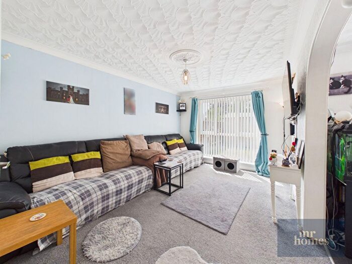 3 Bedroom Terraced House For Sale In Oakway, Fairwater, Cardiff, CF5