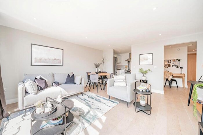 1 Bedroom Flat To Rent In Leyden Street, Spitalfields, E1