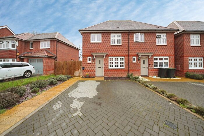 3 Bedroom Semi Detached House For Sale In Armstrong Road, Luton, LU2