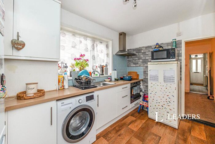 2 Bedroom Terraced House To Rent In No Deposit Option Jervis Road, PO2