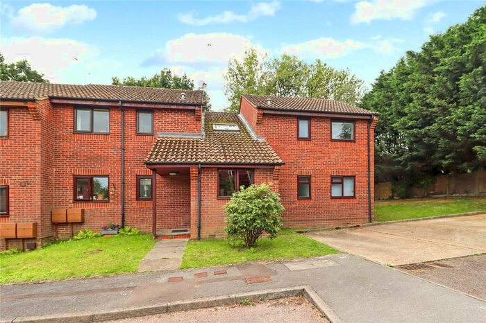 1 Bedroom Flat To Rent In Woodcroft, Burgess Hill, West Sussex, RH15