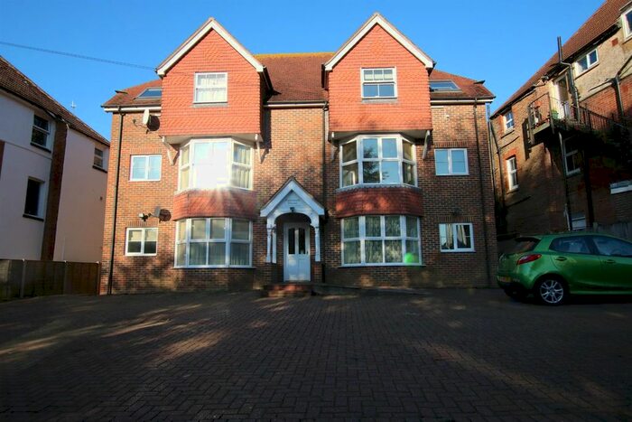 2 Bedroom Flat To Rent In Fairmount Road, Bexhill-On-Sea, TN40