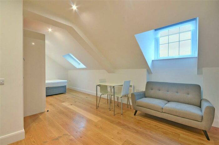 Studio To Rent In Drakes Courtyard, Kilburn High Road, NW6